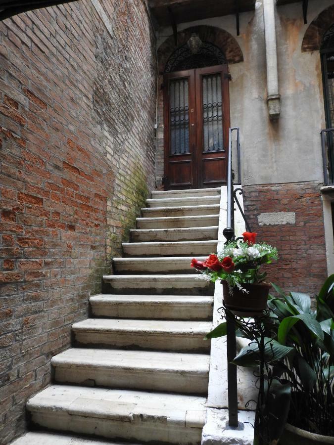 La Poetessa Apartamento Veneza Exterior foto